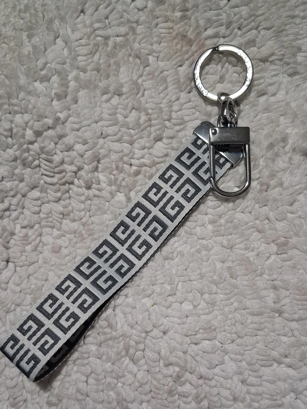 Geometric Pattern Wristlet Keychain - Black & White